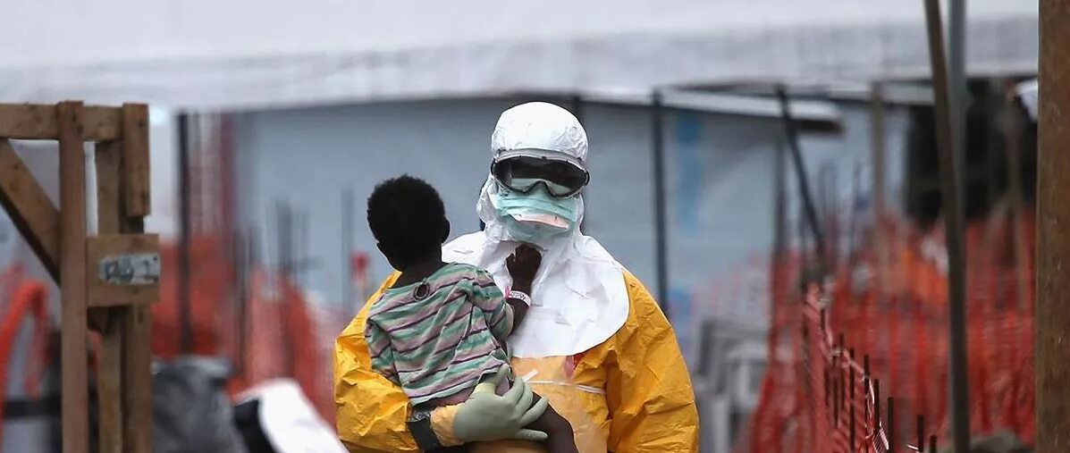 Толпа в масках. Эпидемия боли. Хоспис для умирающих больных. Эбола вирус люди эпидемия. Толпа в масках.