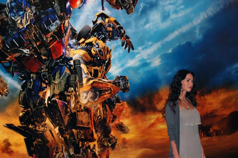 Трансформеры месть падших постер. Меган фокс трансформеры 2. Трансформеры: месть падших (2009) постер. Трансформеры 2 месть падших 2009. Трансформеры 2009.