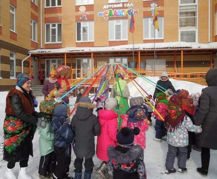 Масленица в саду победы челябинск 2024. Праздник Масленица в детском саду. Отмечаем Масленицу с садиком. Садик Масленица цветочек. Проект Масленица в детсаду.