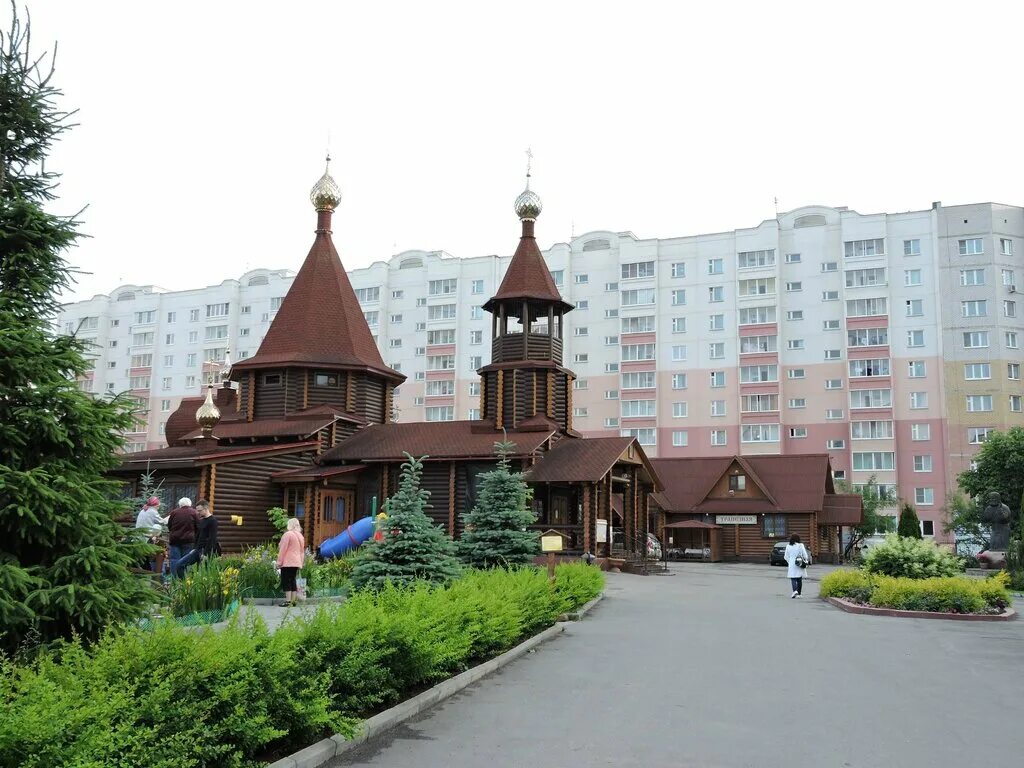 храм в московском микрорайоне иваново. церковь в московском микрорайоне иваново. город иваново храм преподобного серафима саровского. храм серафима саровского иваново. московский микрорайон храм.