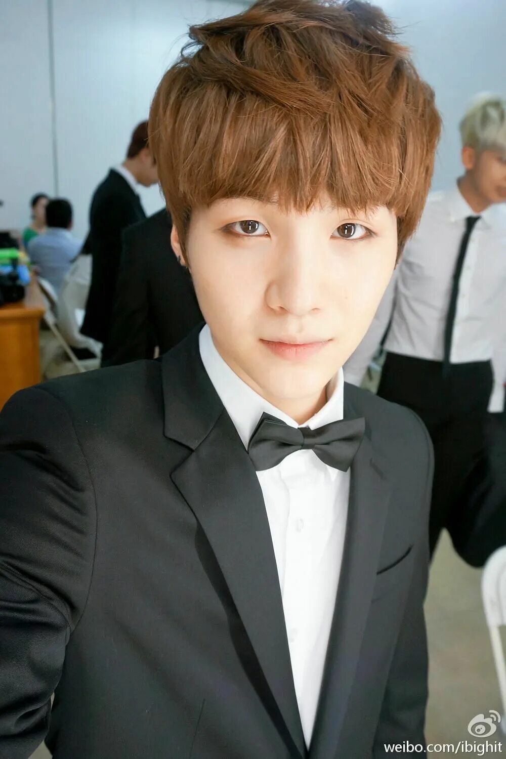 Юнги маленький. Шуга предебют. Мин Юнги 2013. Suga Король. BTS Weibo 2014.