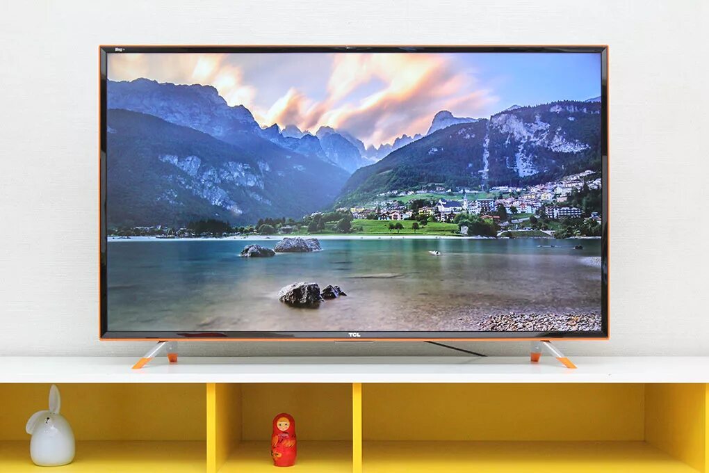 Телевизоры андроид тсл. Телевизор Skyworth OLED. TCL Smart TV. TCL телевизоры недорогие. ТСЛ телевизор андроид.