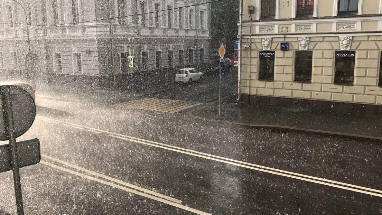 Дождь в реальном времени москва. Дождь в Москве. Дождик в Москве. Москва после дождя. Москва под дождем.