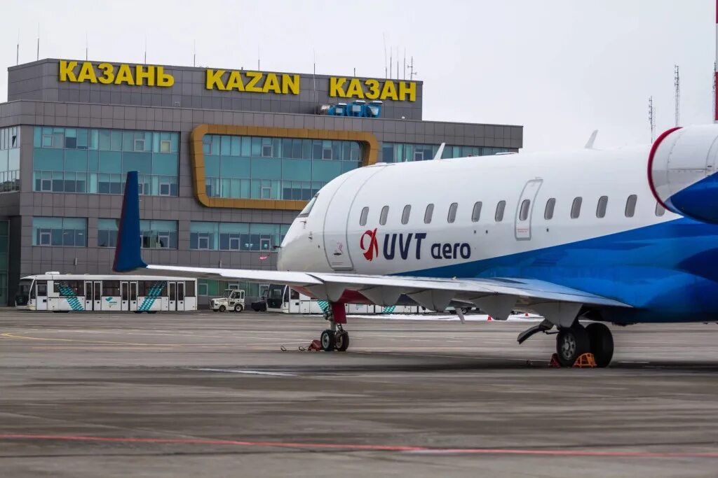 Crj-200 ювт. Uvt авиакомпания. Crj-200 ювт. Казанское авиапредприятие. Азур эйр самолеты.