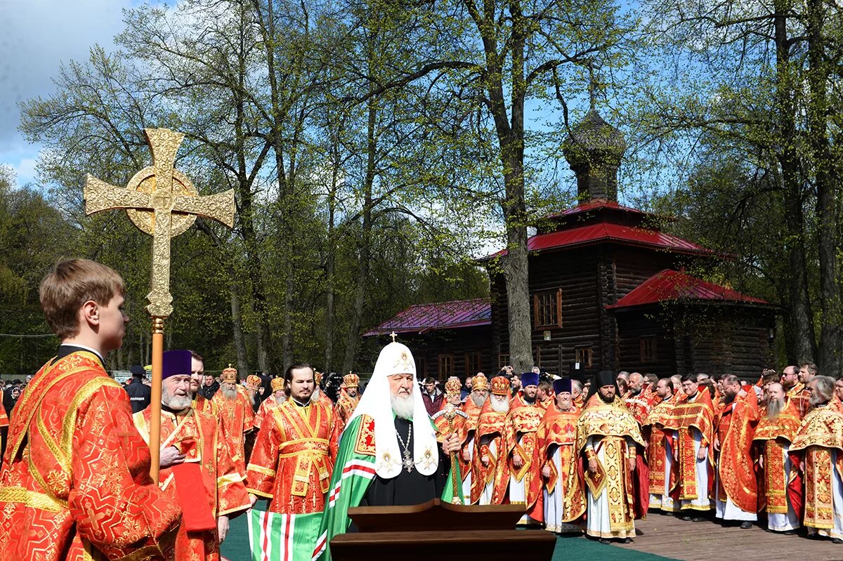 алексий ii на бутовском полигоне. патриарх в бутово. первая литургия на бутовском полигоне. полигон бутово новомученики.