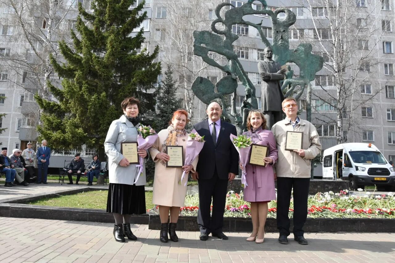 Мероприятия челны сегодня. Габдулла Тукай Набережные Челны. Набережная Габдуллы Тукая в Челнах. Памятник Габдуллы Тукая Набережные Челны. Набережные Челны набережная Тукая 2022.