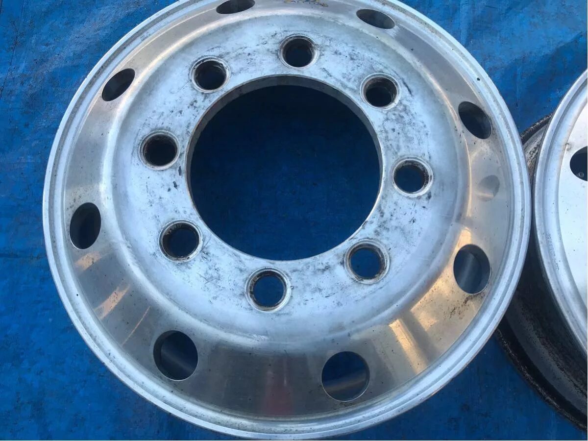 Алюминиевые диски на полуприцеп 22. Диски алюминиевые 22. 75х225. Диск r22. Диск 1802803 колесный r22.