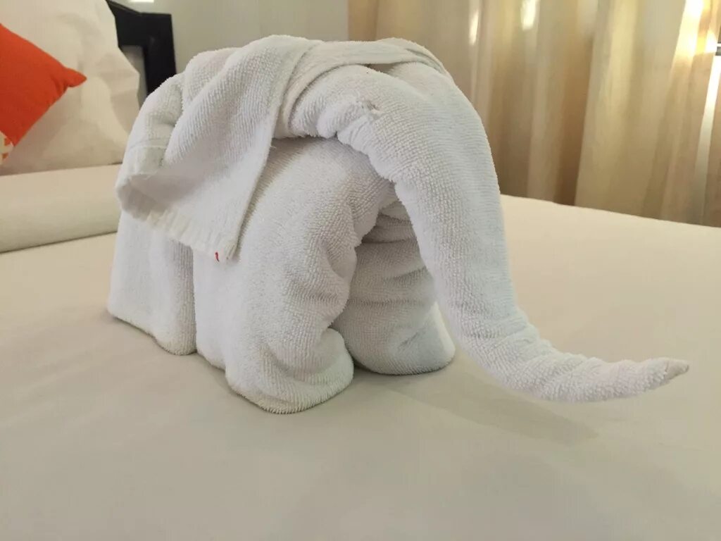 Фигуры из полотенец. Слон из полотенца. Слоненок из полотенца. Фигурки из полотенец в отелях. Фигурки из полотенец для гостиниц.
