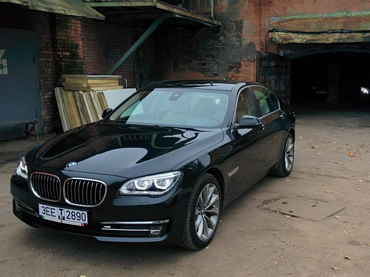 Бмв 750 москва. BMW 7 f01. BMW 750i f01. BMW 750 f02. BMW f01 750i Black.