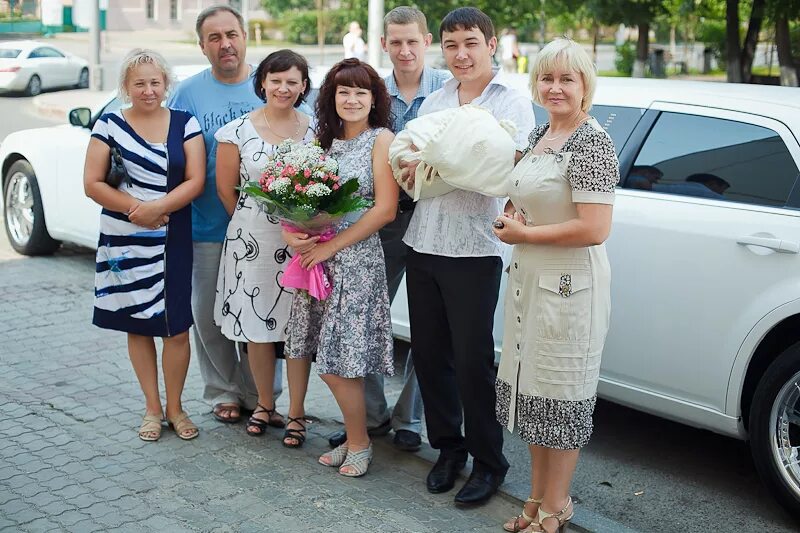 Платье из роддома для мамы. Платье на выписку маме. Наряд на выписку из роддома для мамы. Платье на выписку с роддома маме. Платье на выписку маме летом.