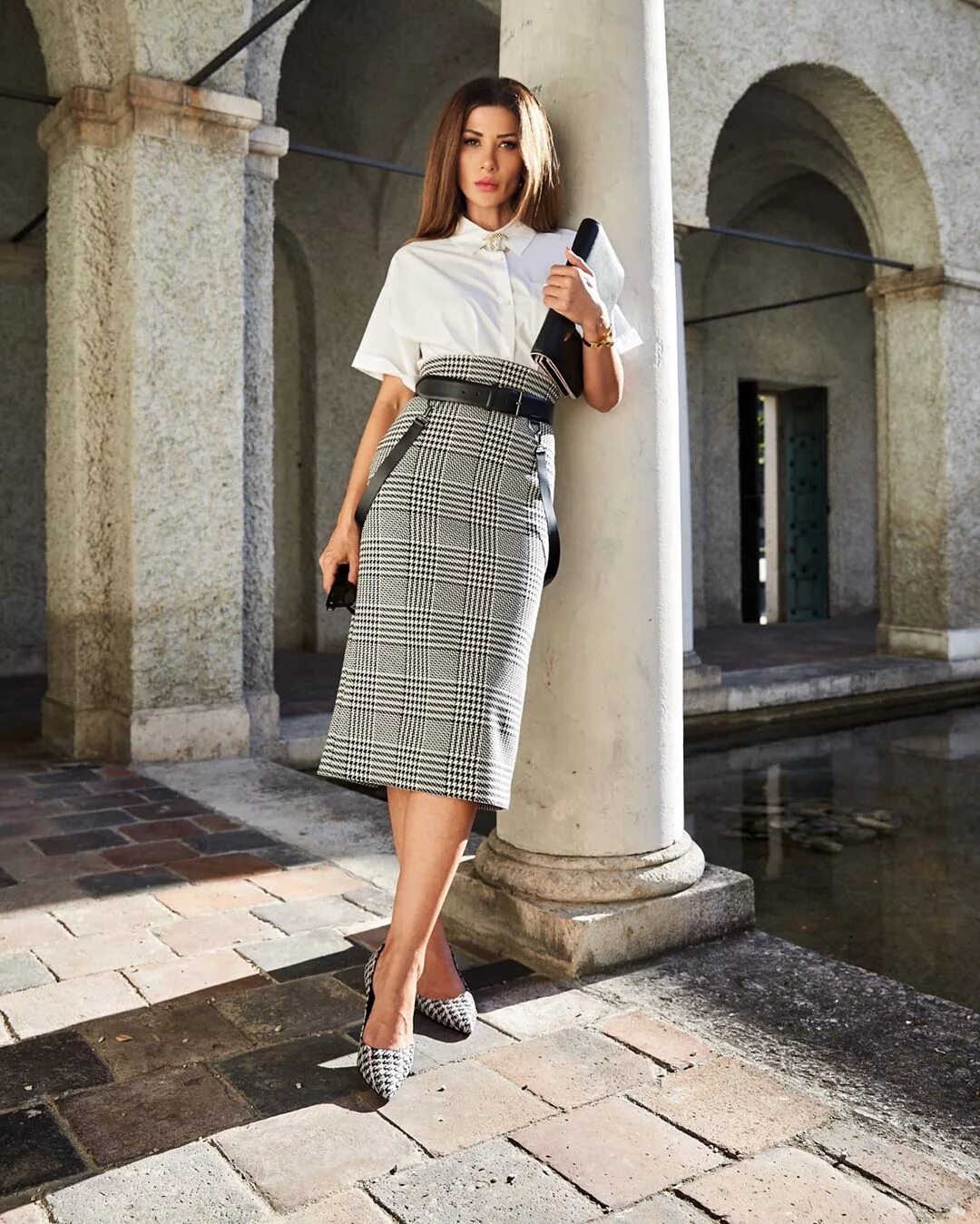 Необычные фасоны юбок. Бежевая летняя юбка. Юбки. Юбка офисная. Фасон юбки карандаш.