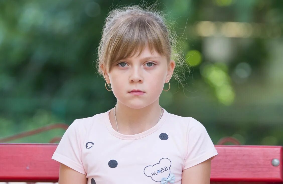 Видео как 1 девочка. Видео как 1 девочка. Фото девочки сидят в школе. Мальчик впервые. Видео как 1 девочка.