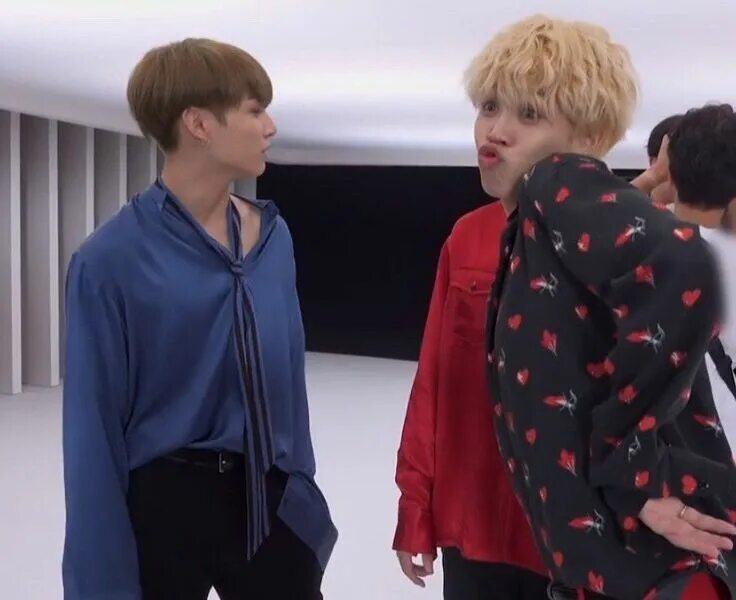 Смешные бтс. Bts смешные моменты. бтс смешные моменты чимин. бтс очень смешные моменты. бтс веселые моменты.
