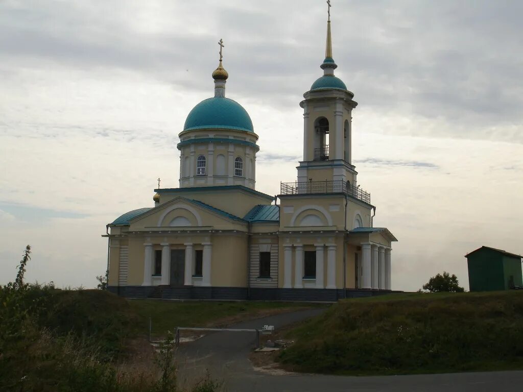 Рыльский район. Храм Капыстичи Рыльский район. Капыстичи Рыльского района Церковь. Введенский храм Капыстичи. Курская область Рыльский район село Капыстичи.