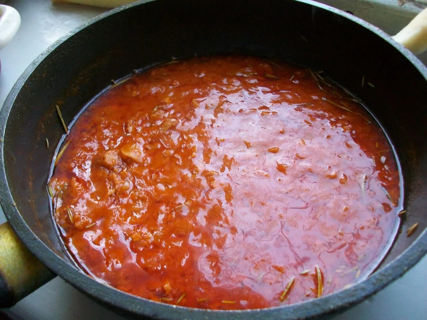 Соус с фаршем. Подливка с томатной пастой. Подлива с фаршем. Соус с томатной пастой для макарон. Подлива из сметаны и томатной пасты