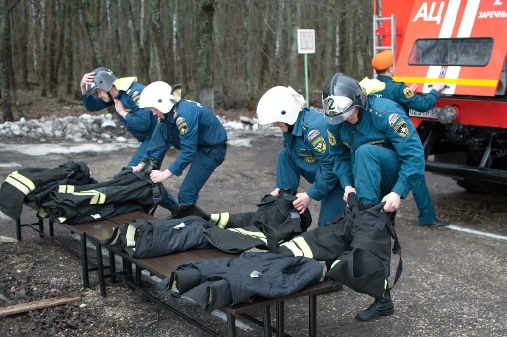 Спасательная подготовка мчс. Профессиональная подготовка спасателей. Подготовка пожарных. Подготовка МЧС. Физическая подготовка спа.