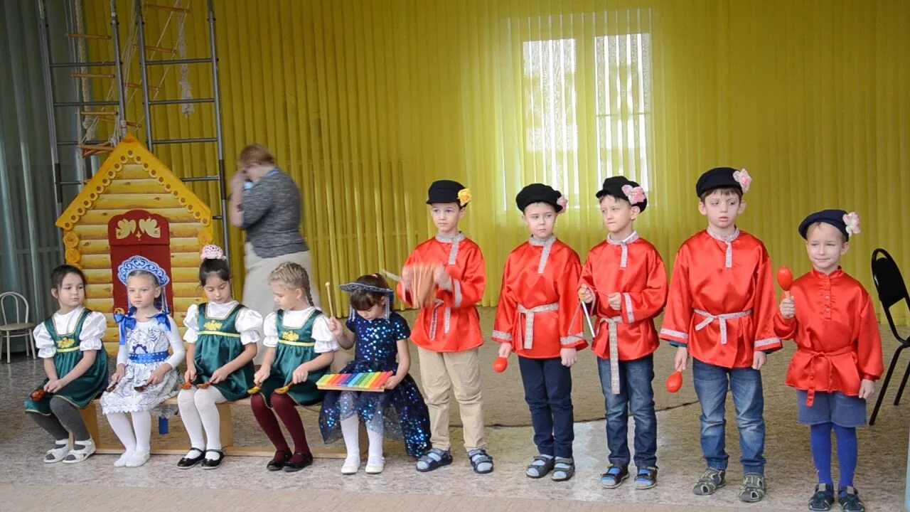 Оркестр подготовительная группа. Оркестр в подготовительной группе на новый год. Подготовительная группа Азербайджан. Танец служить России в детском саду в подготовительной группе. День радио в детском саду в подготовительной группе.