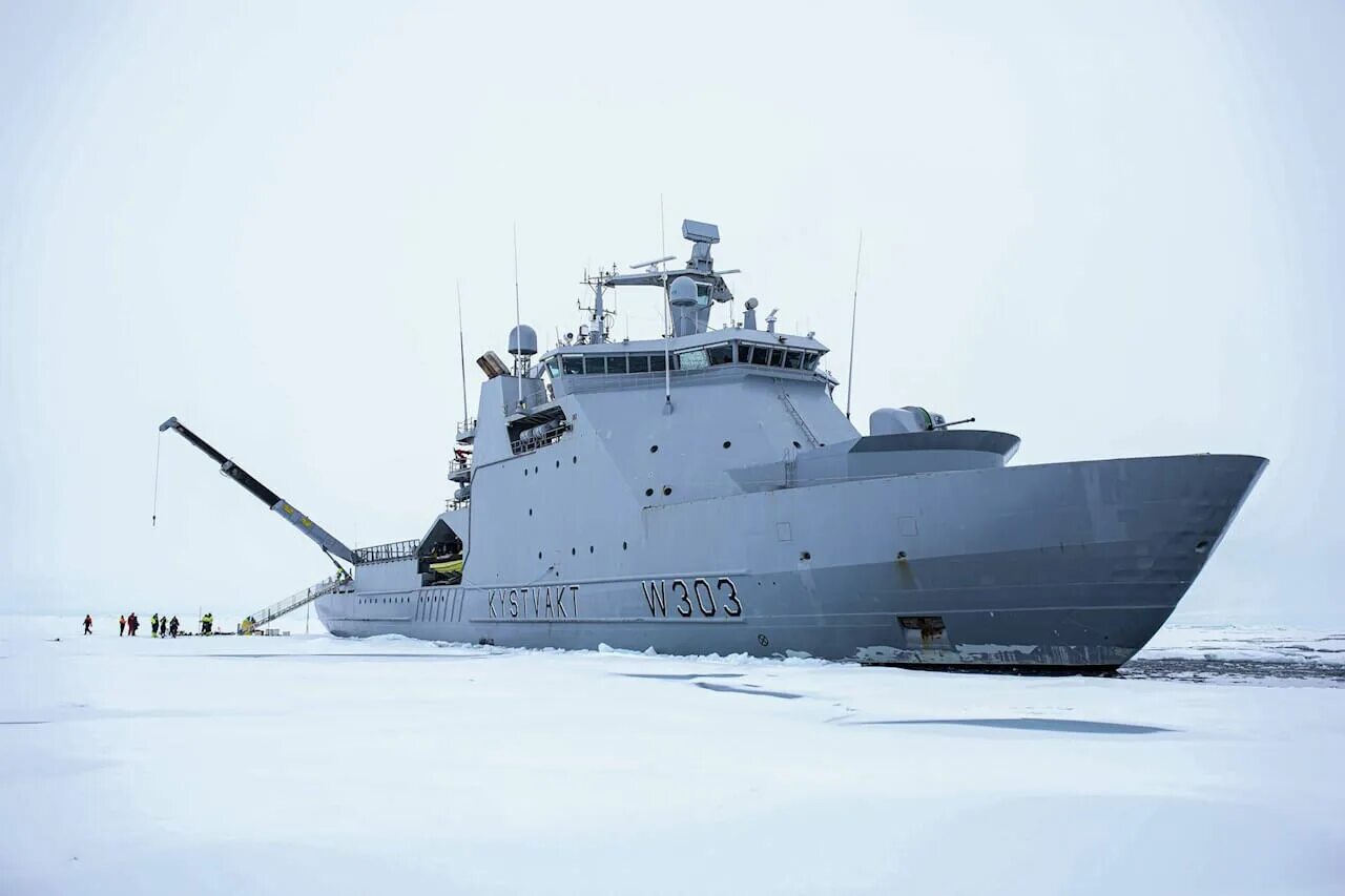 Боевой ледокол. Свальбард ледокол. свальбард норвегия корабль. ледокол 23550.