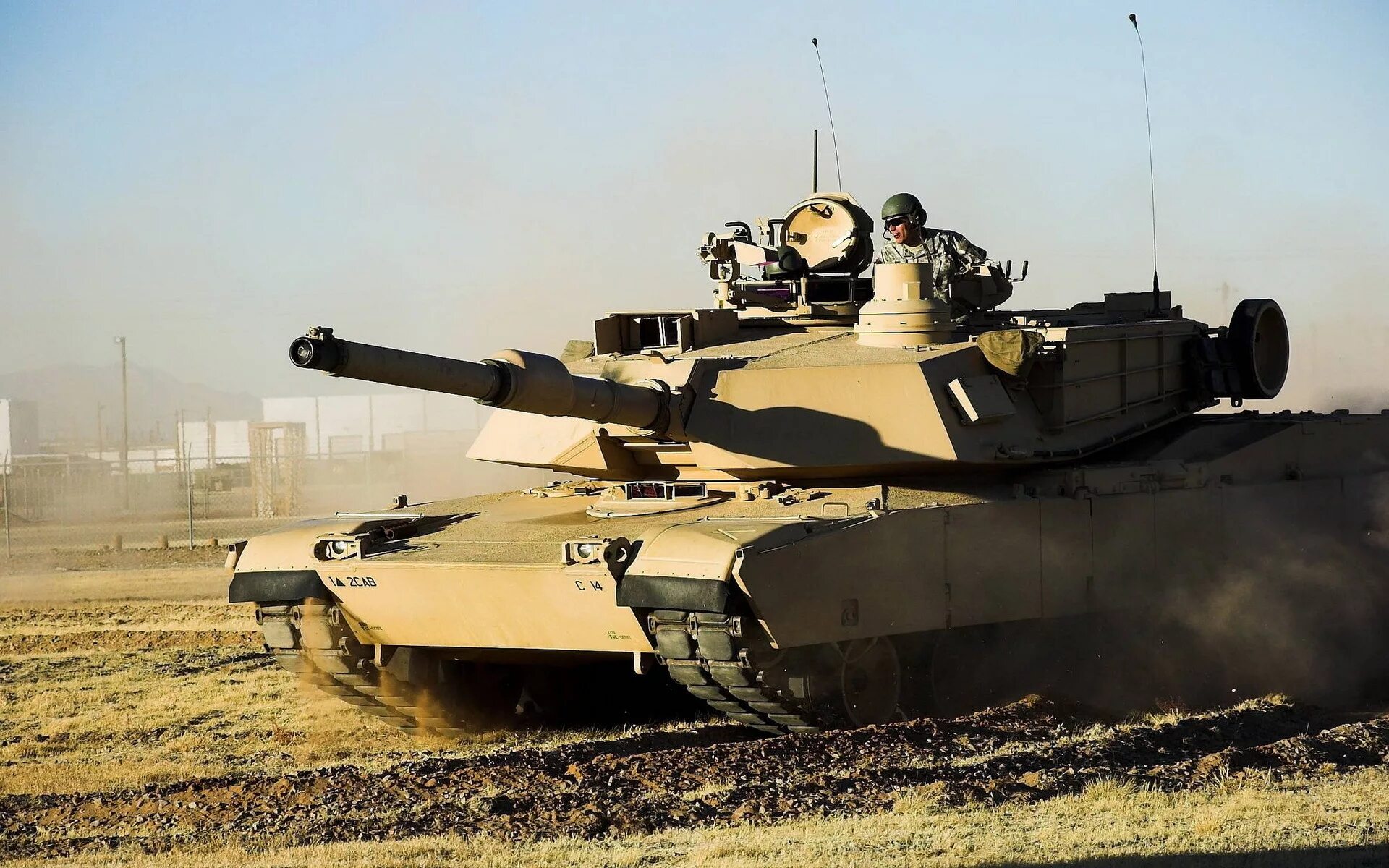 Про танки абрамс. M1a2 Abrams. М1 Абрамс. Танк m1 Абрамс боевой танк. M1 Abrams.