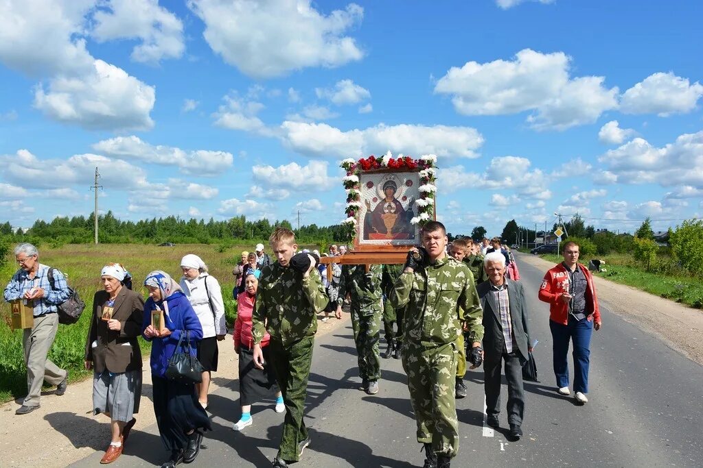 Община сейчас. Крестный ход Козьмодемьянск. Ветераны в городе Кстово. Великовражская Церковь. Белая Церковь под Украиной.