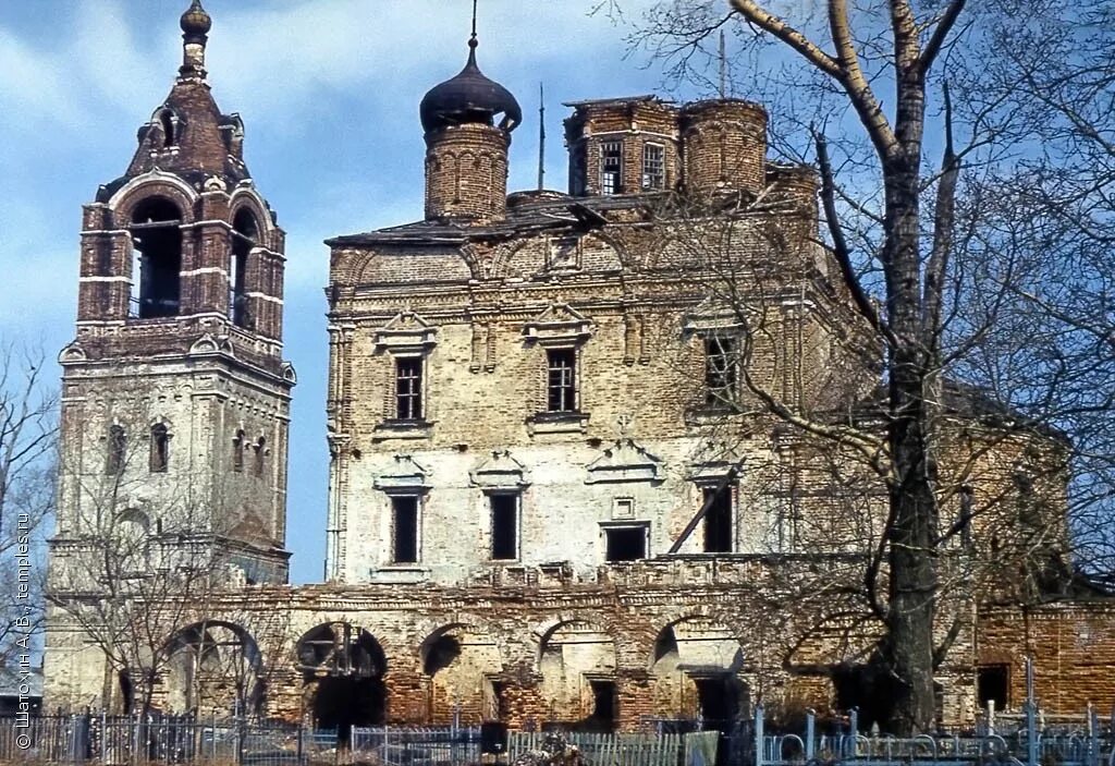 Фаустово московская. Воскресенский церковь фаустово. церковь в фаустово воскресенский район. церковь в селе фаустово воскресенского района. марчуговская пустынь фаустово.