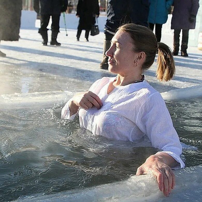 Рошаль крещение 2021. Крещение пруд Ангарский 2022. Купание на крещение. Крещение прорубь. Зачем купаться