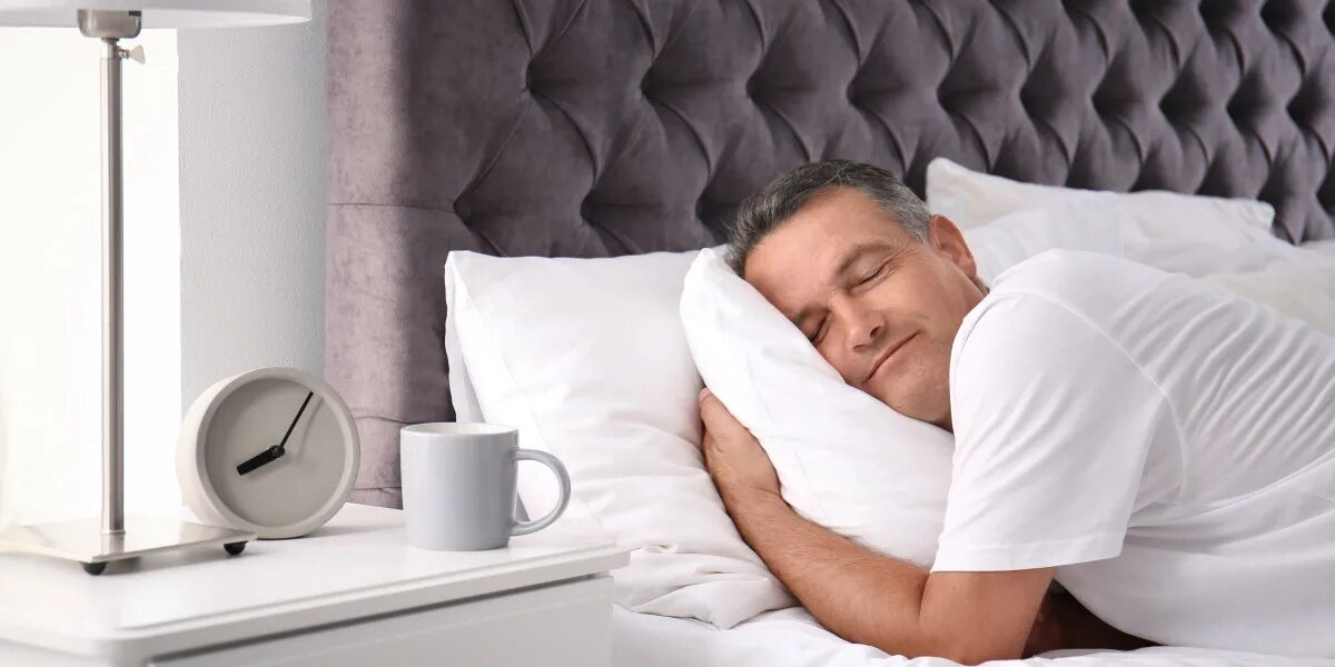 Почему пожилые много спят. Sleeping man. Good Sleep Shutterstock.