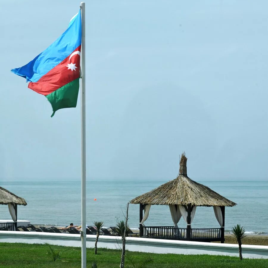 Республика азербайджан море. Ленкорань азербайджан море пляжи. азербайджан каспийское море. каспийское море баку пляж. остров хазар азербайджан.
