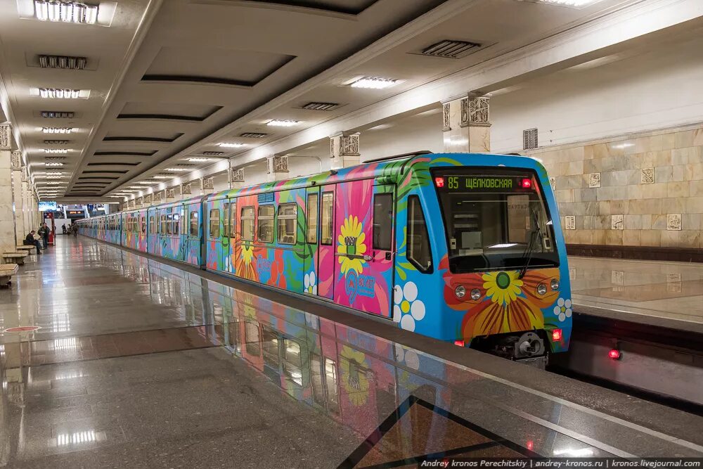 Метропоезда Московского метрополитена. Вагоны Московского метрополитена. Поезд метро. Разноцветный поезд метро. Метрополитен дети