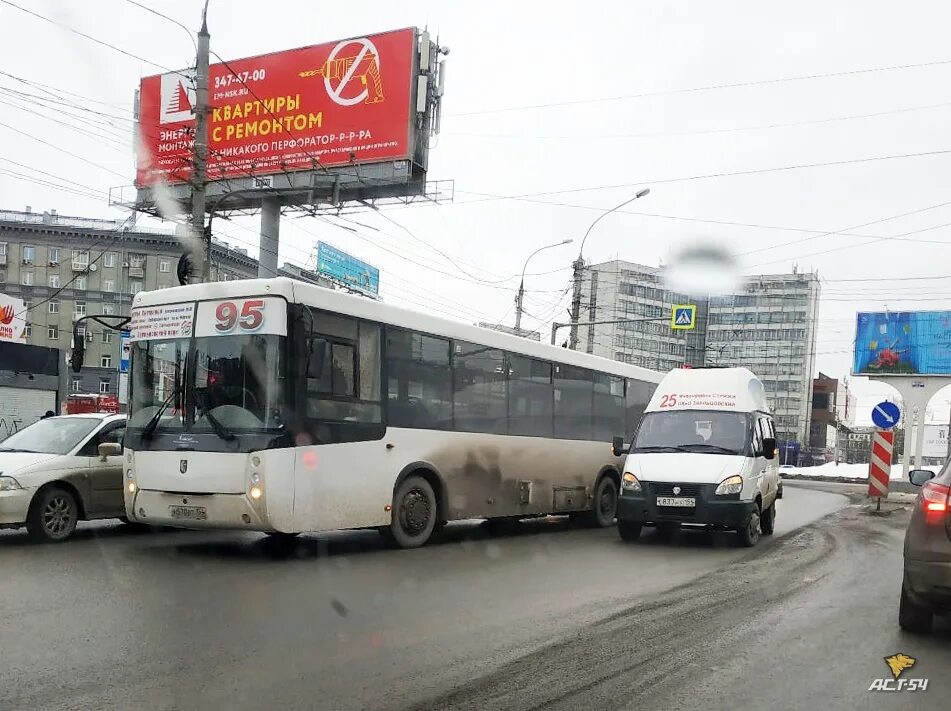 28 автобус новосибирск маршрут остановки. 13 Автобус Новосибирск. Маршрутный автобус. 28 Автобус Новосибирск. 6 Автобус Новосибирск.