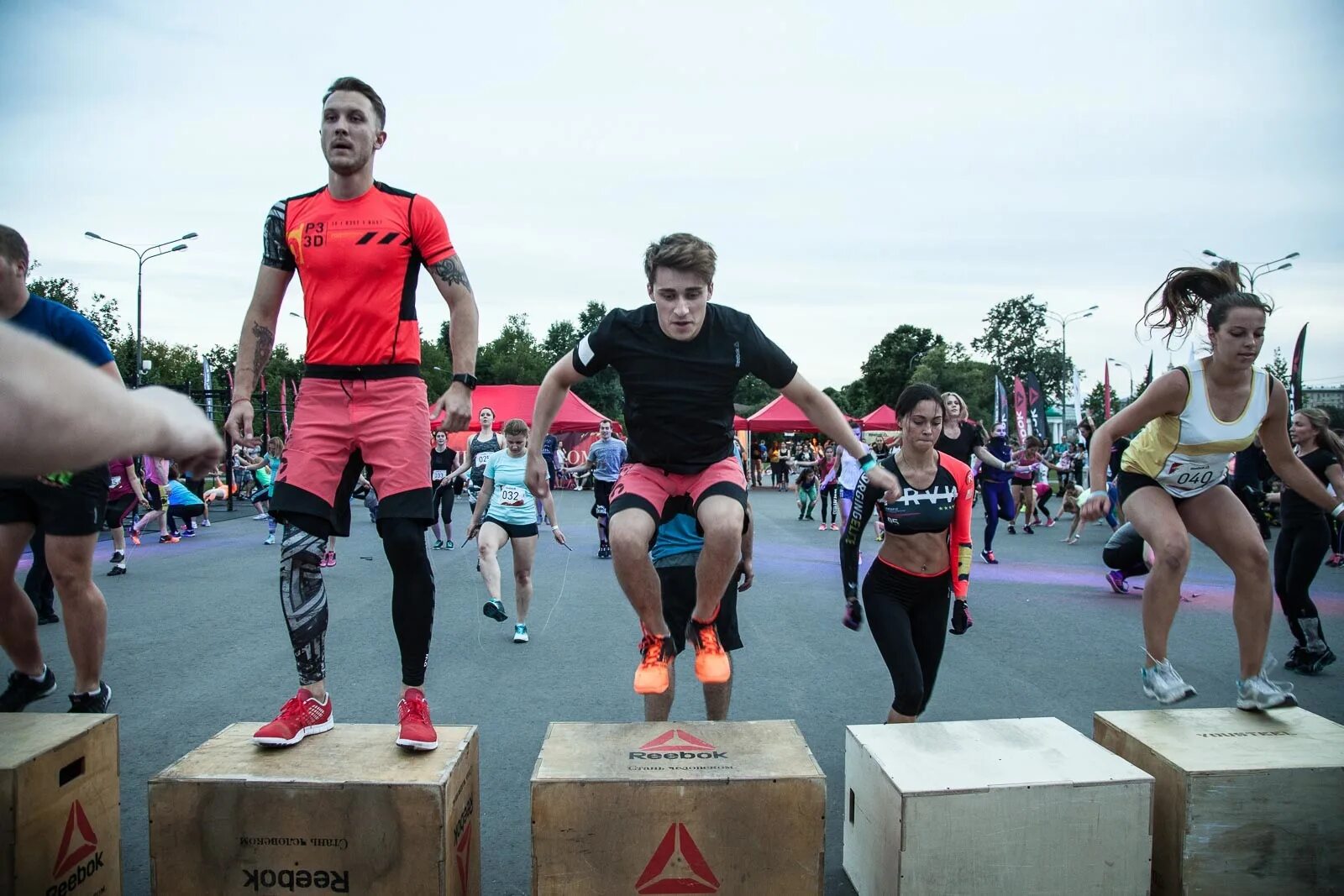 Стань человеком какого числа. Командный забег. стань человеком. reebok стань человеком. гонка стань человеком.