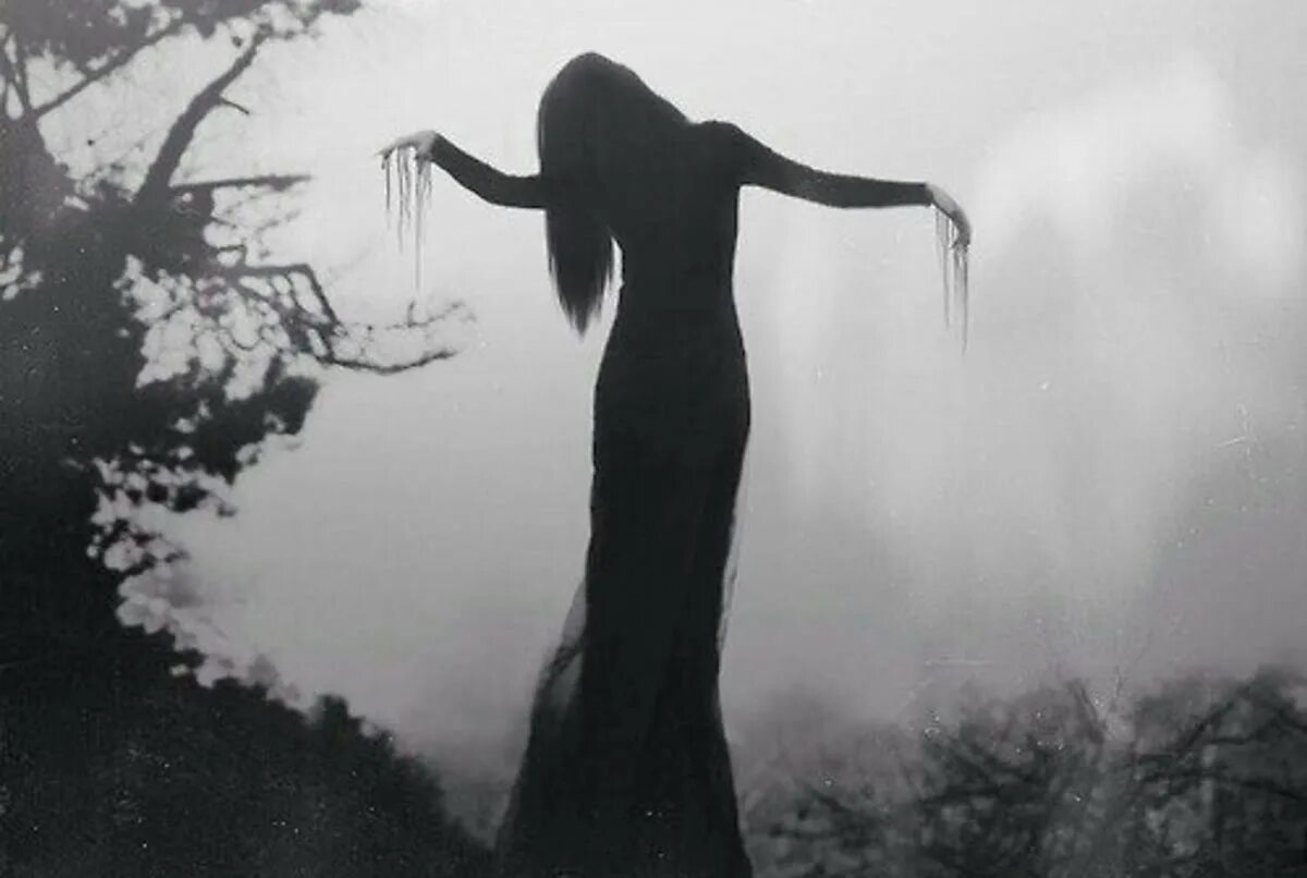 гензель и гретель ужасы ведьма. ведьмы убивают людей. ведьмы салема фильм. ведьмы. бишоп салемская ведьма.