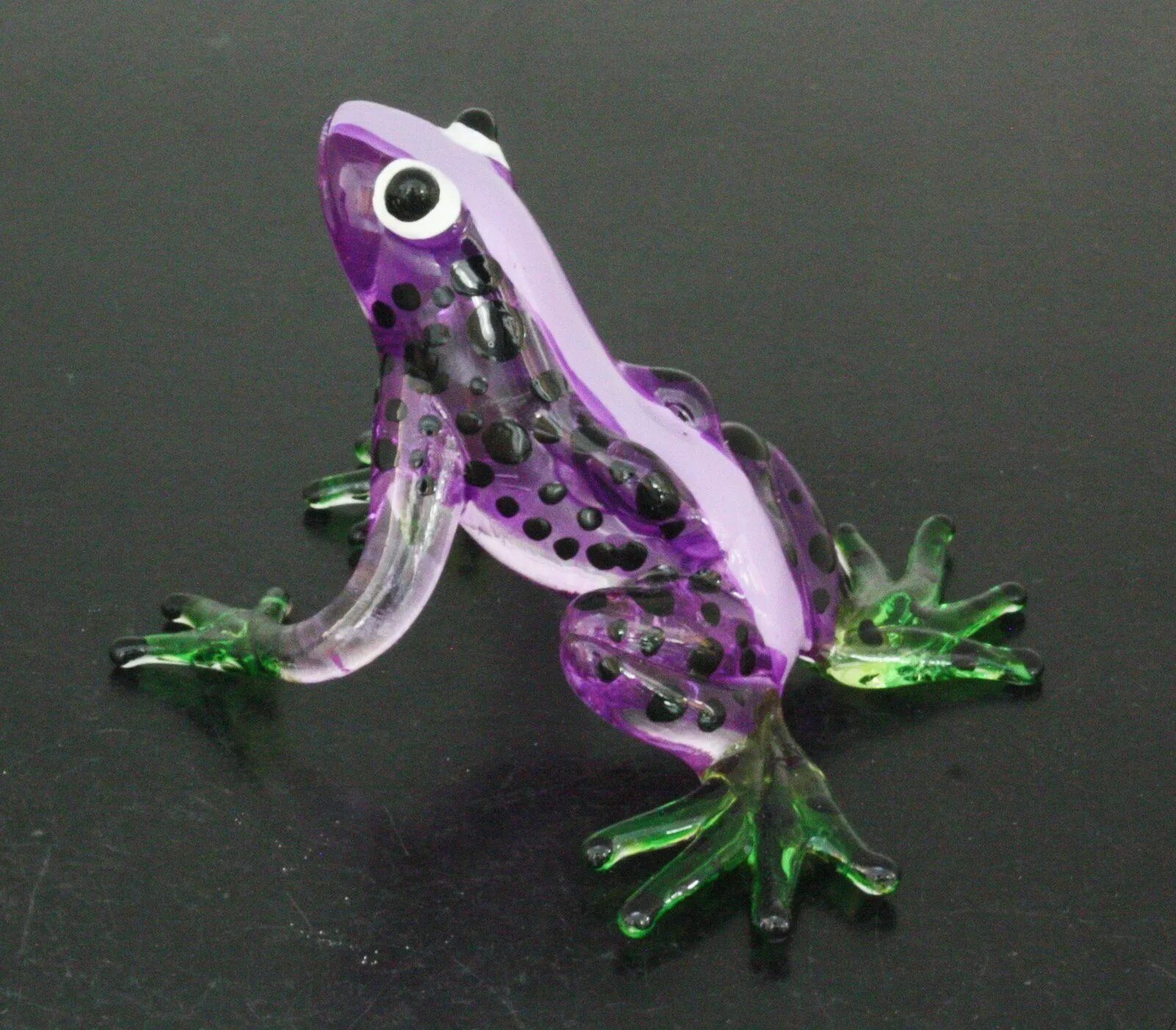 Фиолетовая лягушка. Swarovski Frog 183113. Стеклянная лягушка. Стеклянная лягушка из стекла.