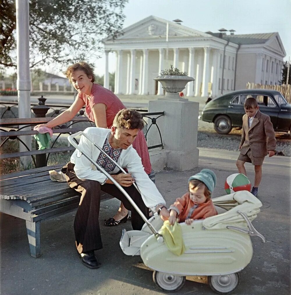 Огонек 1957. Советская семья. Советский момент. Молодая семья.