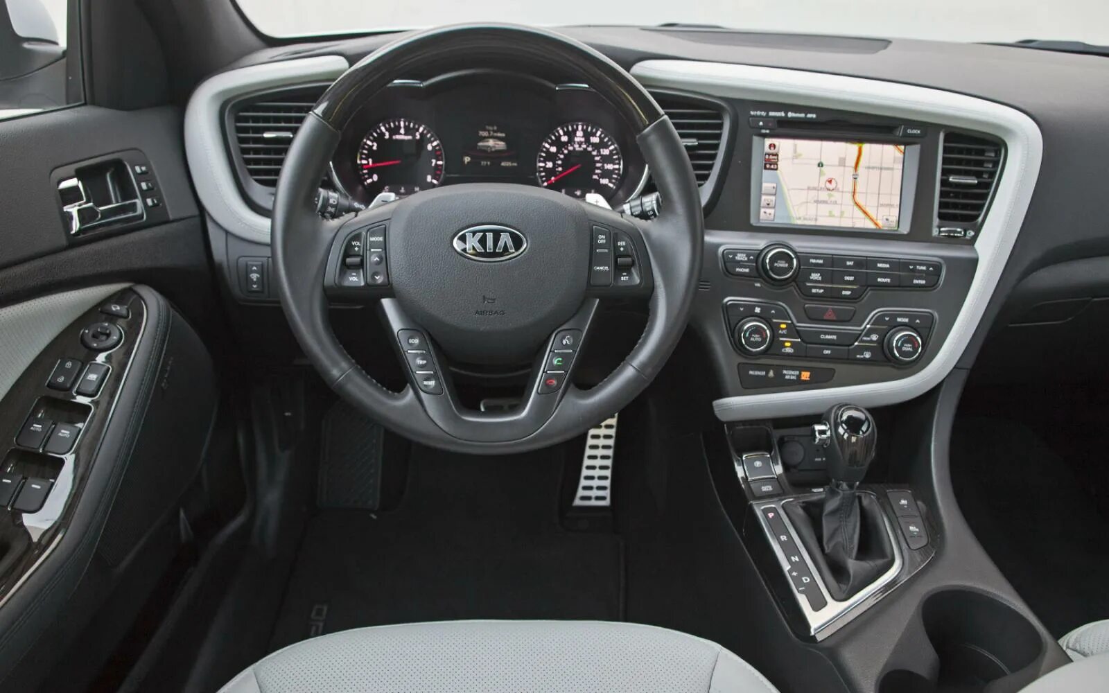 Киа к3 комплектации. Kia Optima 2012 салон. Kia Optima 2012 Interior. Kia k5 Optima 2013. Kia Optima 2013 салон.