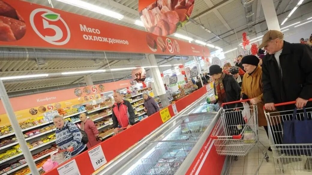 Магазин пятерочка фото. Кофемашина в пятерочке. Магазин пятерочка. Злоупотребления кассира. Мамина сибиряка 132 планировка.