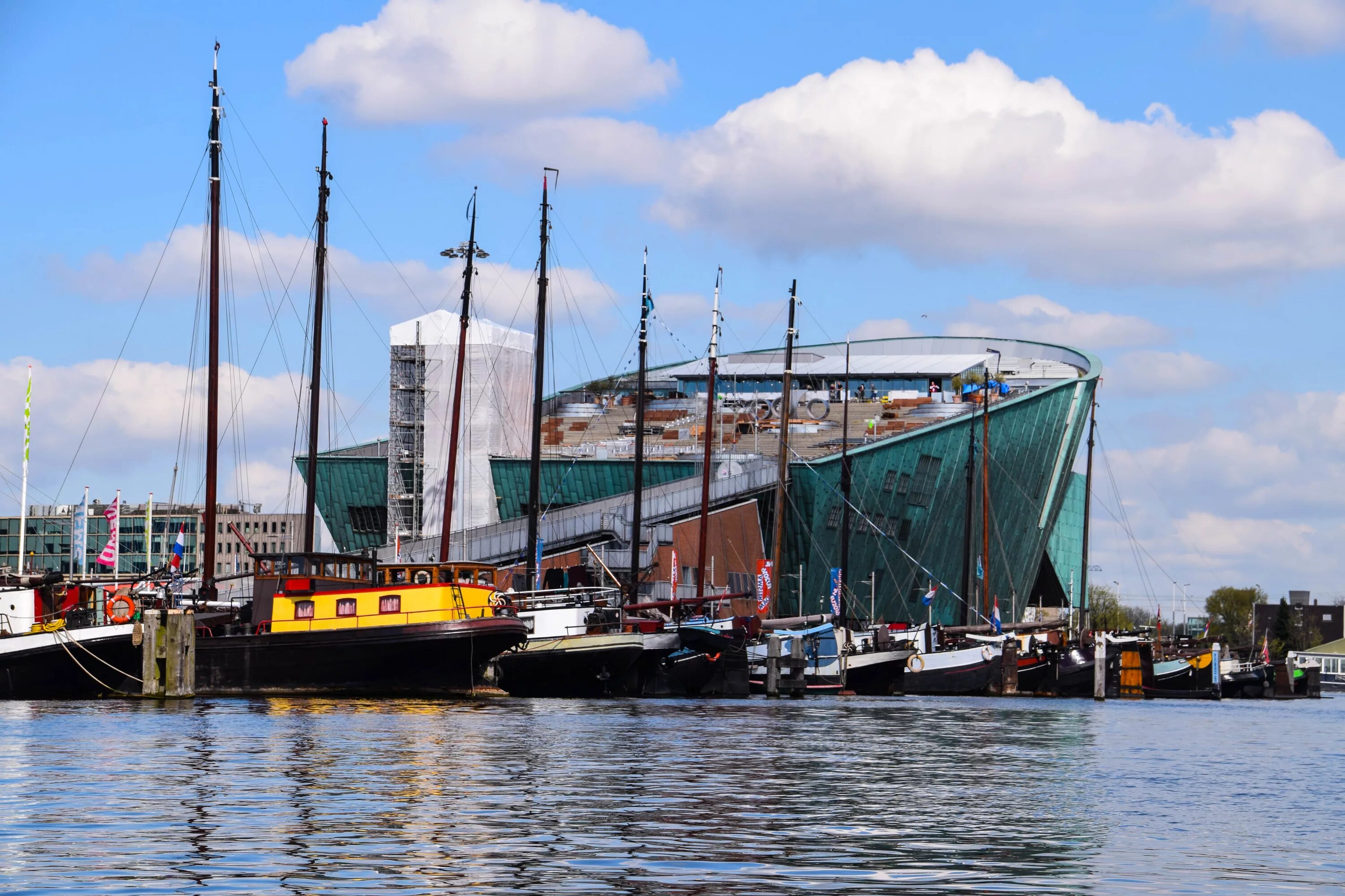 Амстердам Пристань. Пароход Амстердам. Нордзе канал порт Амстердам. Лодочная Пристань Нидерланды. Порт на канале победа