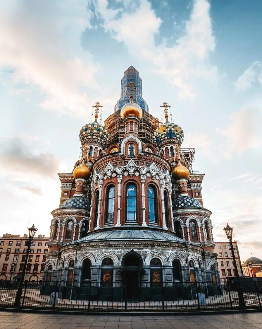 Санкт петербургская православная. Храм спа́са на крови́ в Санкт-Петербурге. Храм Спаса на крови Москва. Храм Санкт Петербург храм.