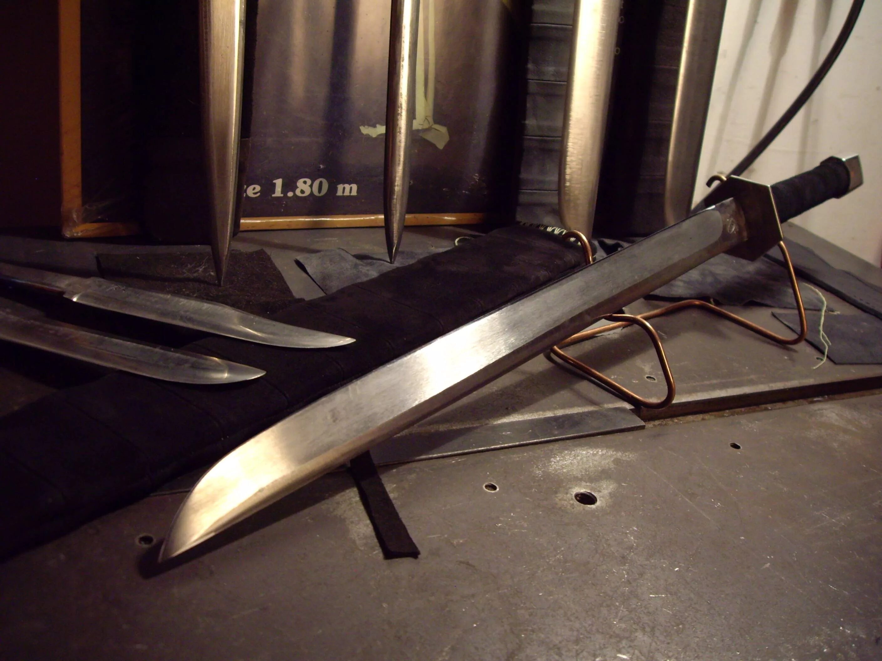 Титановый клинок. Ножи и мечи из титанового сплава. Titanium sword. Титановый меч. Титановый меч.