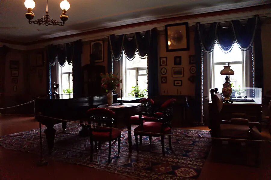 Музей п и чайковского в клину. Дом петра чайковского в клину. Дом-музей чайковского в москве. И. Музей чайковского в москве концертный зал.