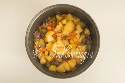 Тушеная картошка с тушенкой в мультиварке пошаговый