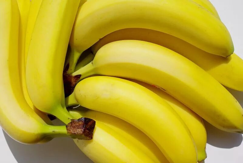 Где купить банан. Бруни банани жёлтые. Бананы 1кг. Килограмм бананов. Кило бананов.