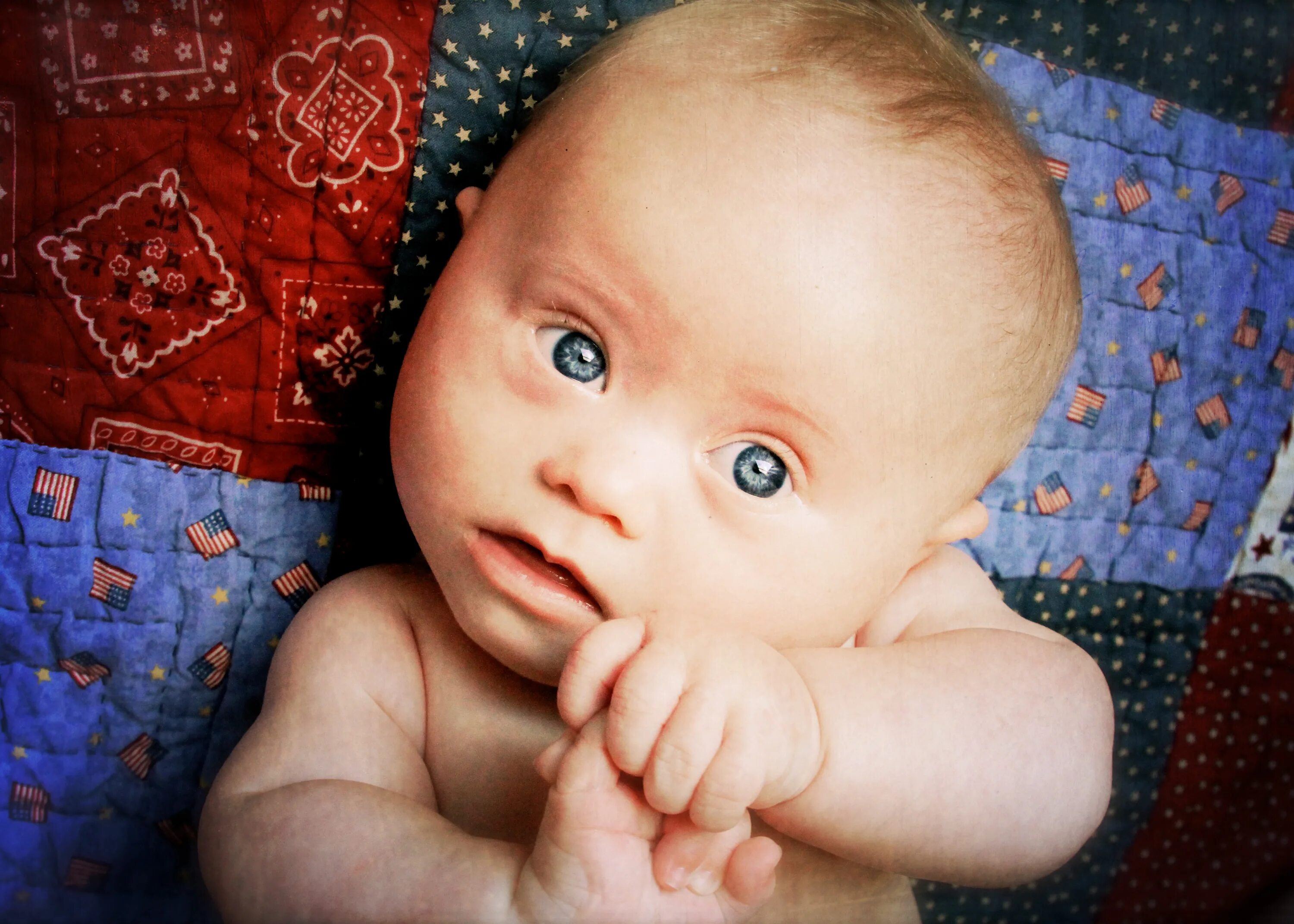 Дети с синдромом дауна. Как выглядит ребенок с синдромом. Синдром дауна синдром дауна. Новорожденные дети с синдромом дауна. Синдром дауна.