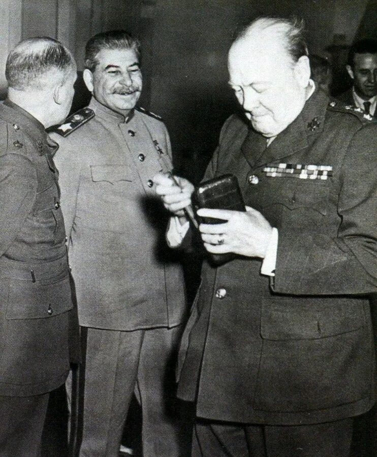 представители всех стран. анекдот черчилль рузвельт и сталин.