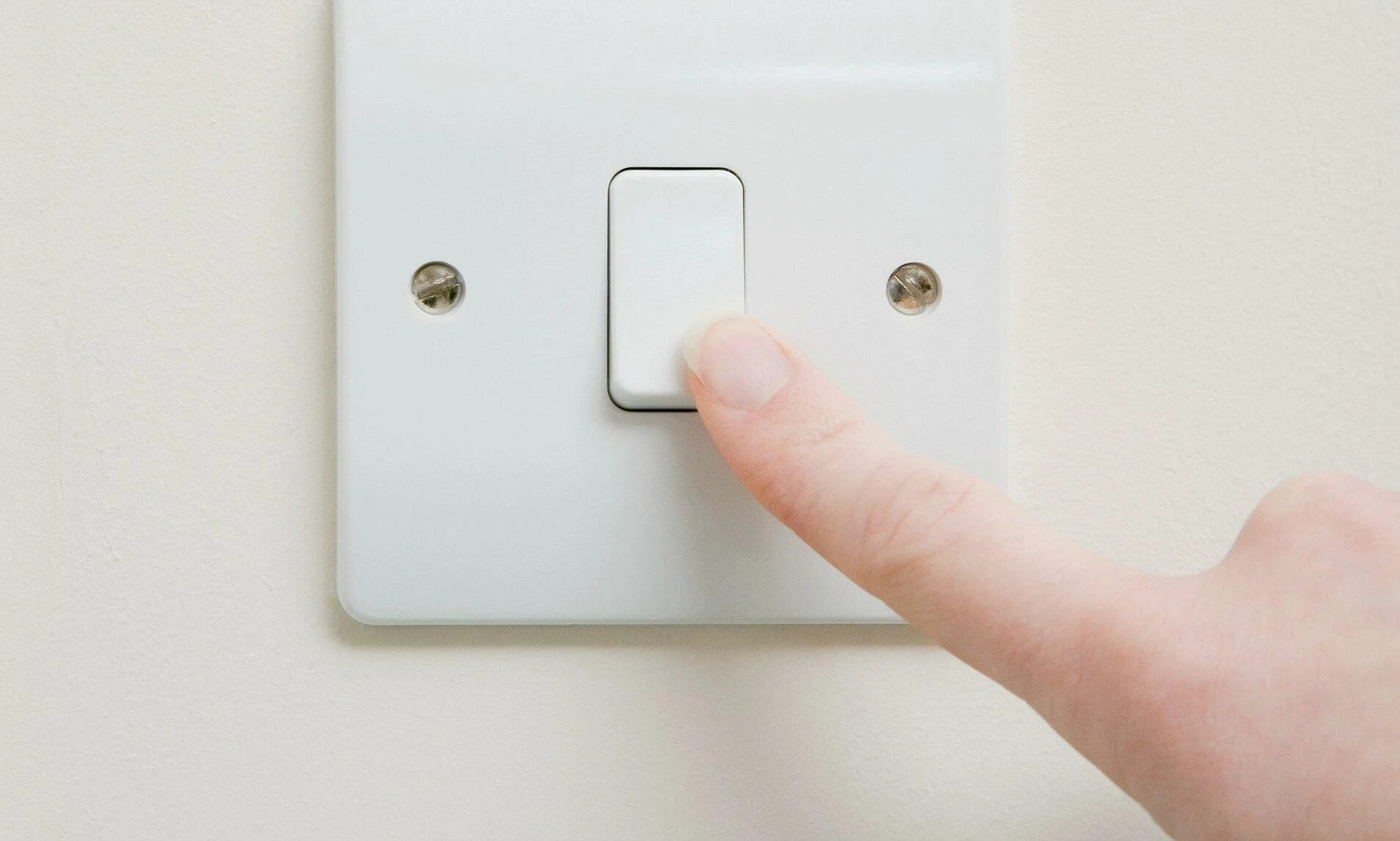 We turn on the light. Light Switch UHD. Switch off the Lights. Turn on the Lights рубеж. Turn on врубись.