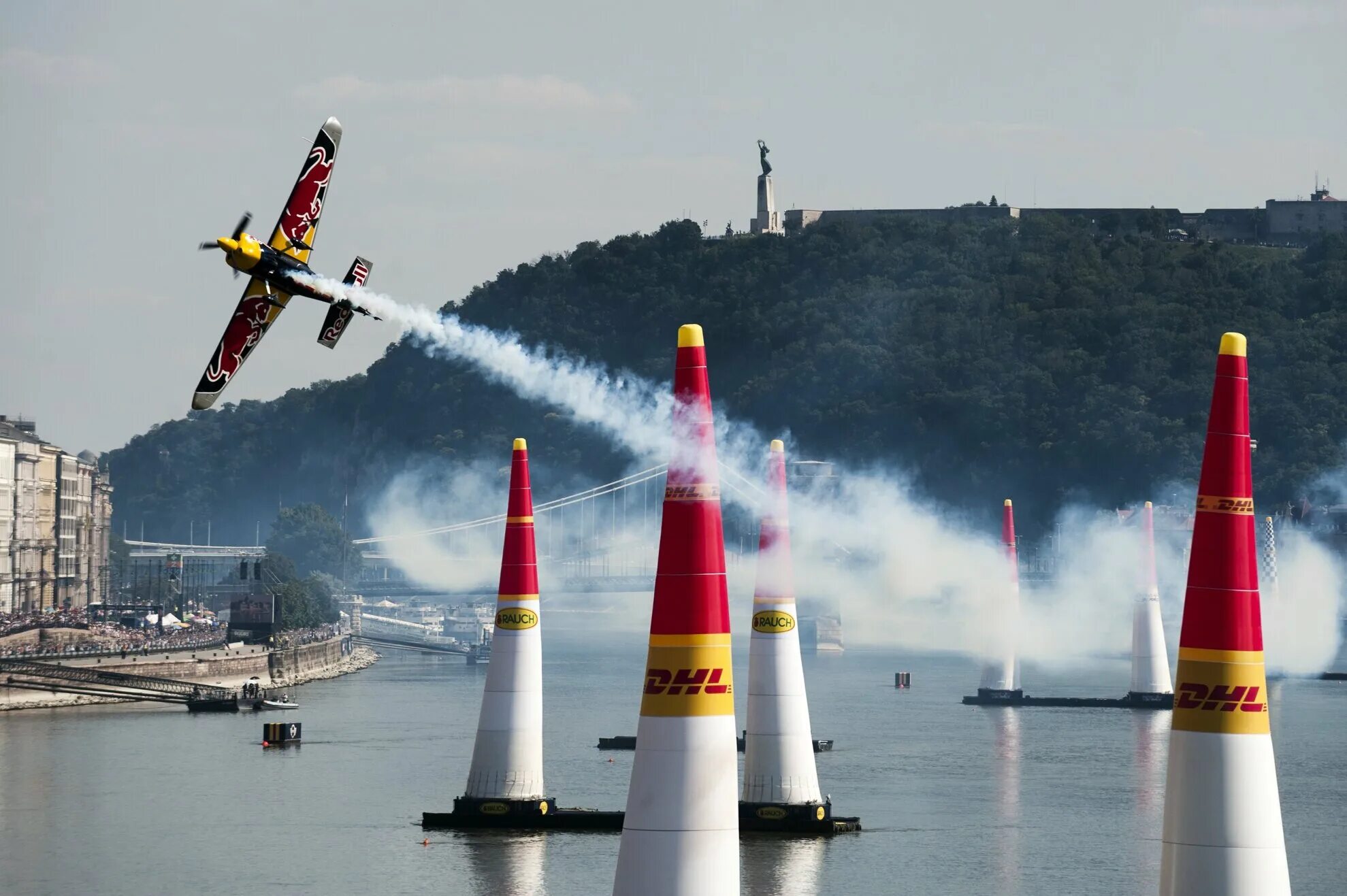 Bull air race. Air race speed ps vita. Red bull air race самолеты. Red bull air race world series. Red bull air race комбинезон.