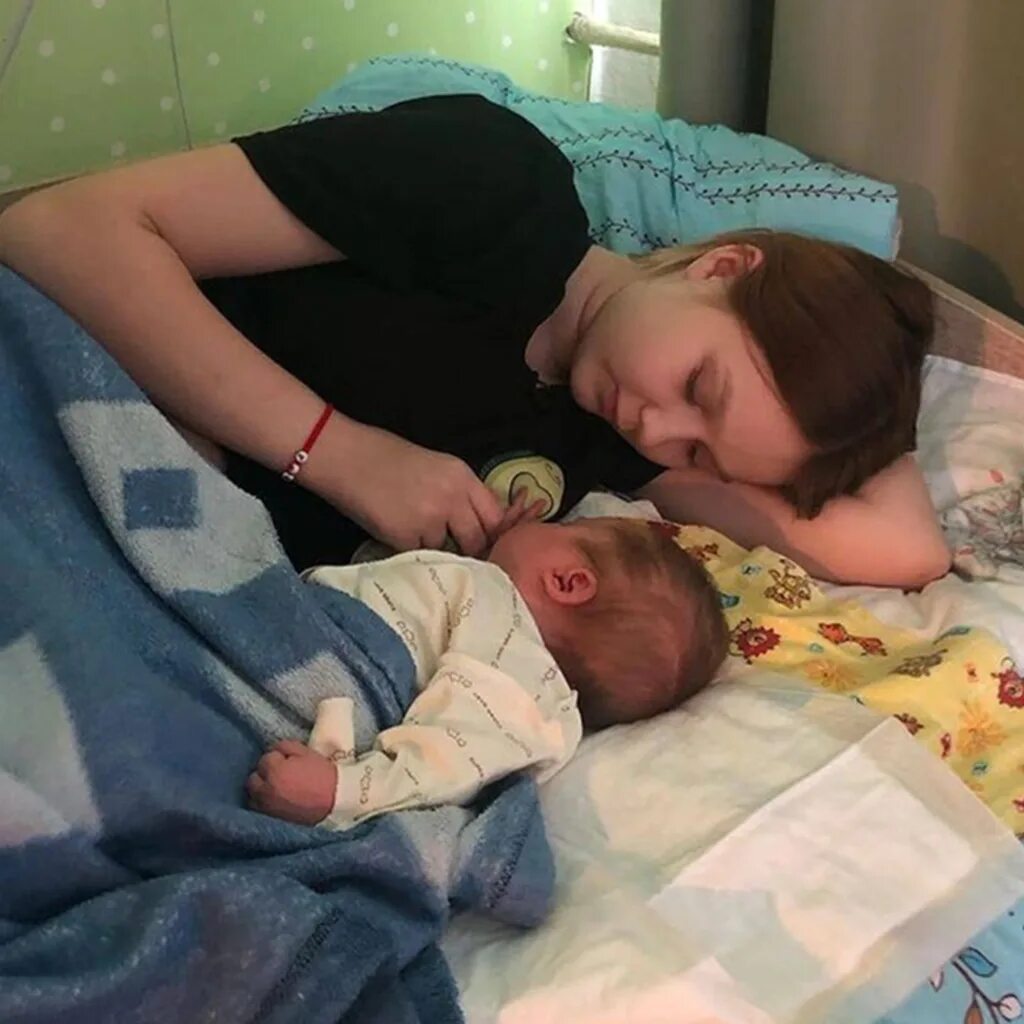 Беременна в 13 от четверых. Беременна в 13 от четверых. Беременна в 13 от четверых. Родила от 10-летнего мальчика. Беременна в 13 от четверых.