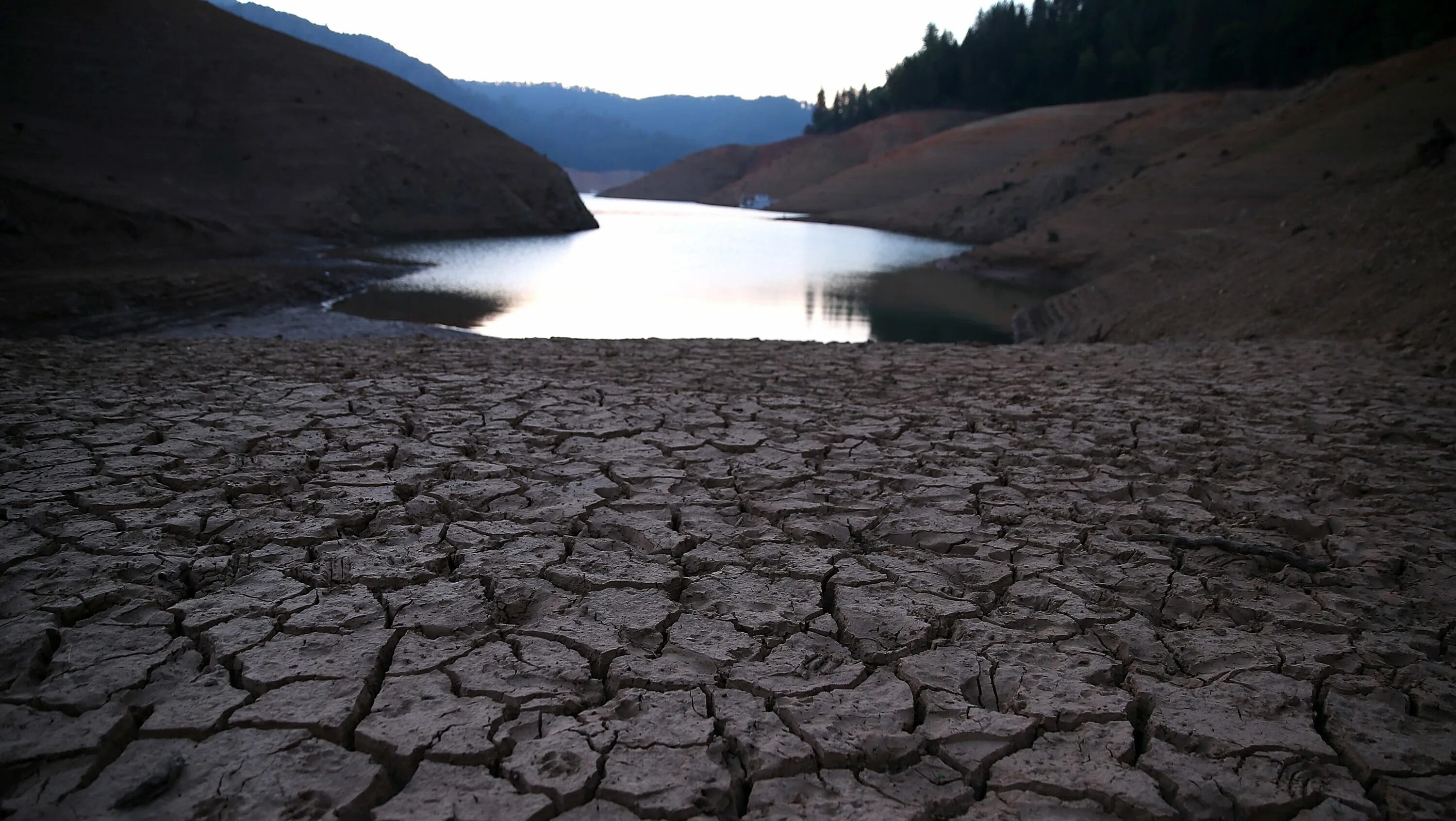 Озеро засуха. Высохшее озеро. Пересохшая река. Гидрологическая засуха. Засуха водоемов.