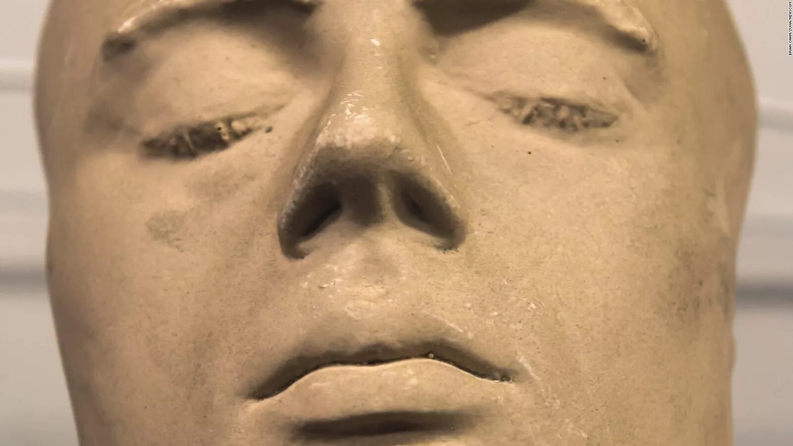Маска полный выпуск. Посмертная маска Ивана Грозного. Посмертная маска Майкла Джексона. Есенин Посмертная маска.