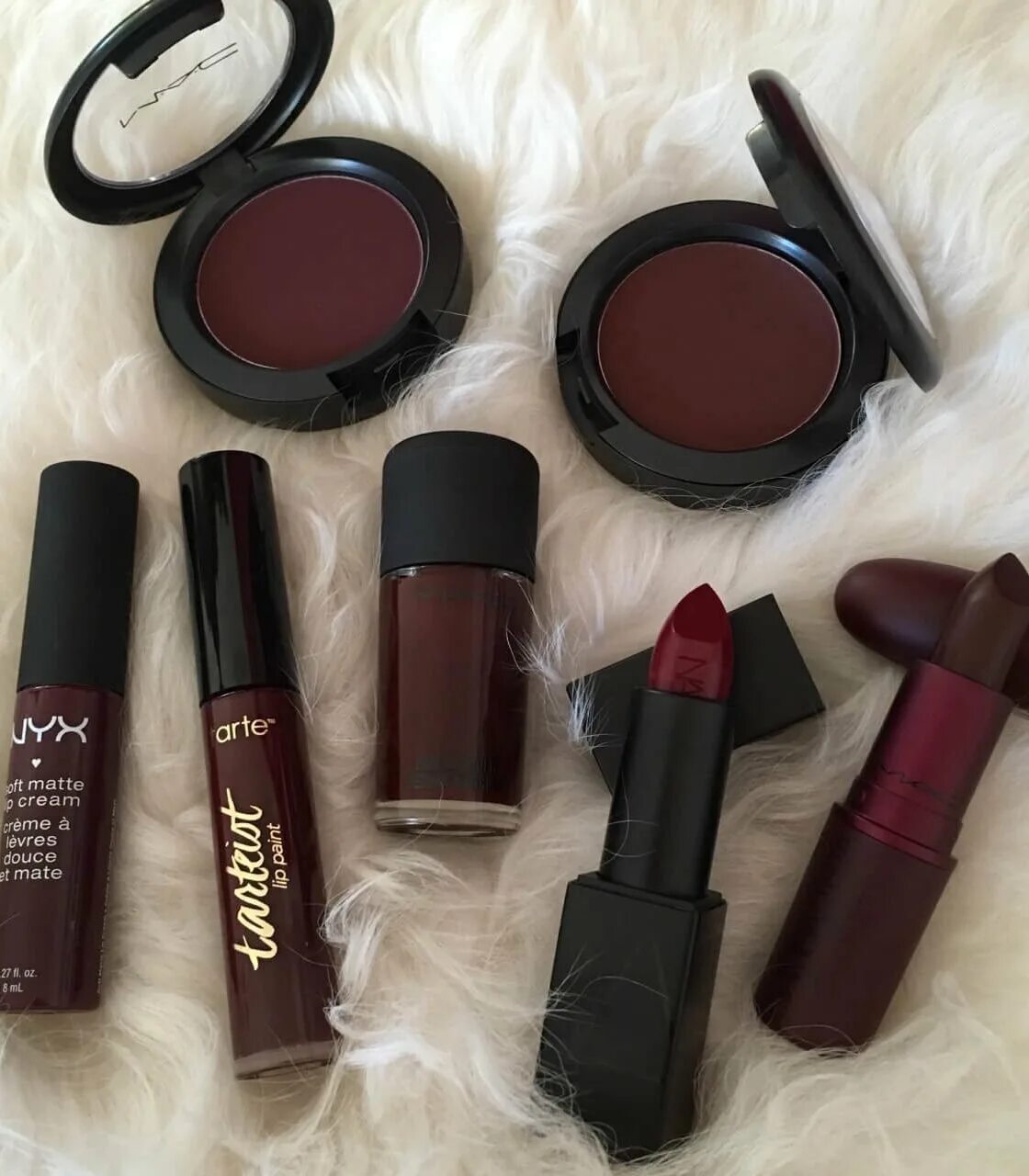 Помада темных цветов. Матовая помада Mac Matte. Цвет помады марсала Фаберлик. Помада Dark Burgundy mat. Бордовая помада матовая.